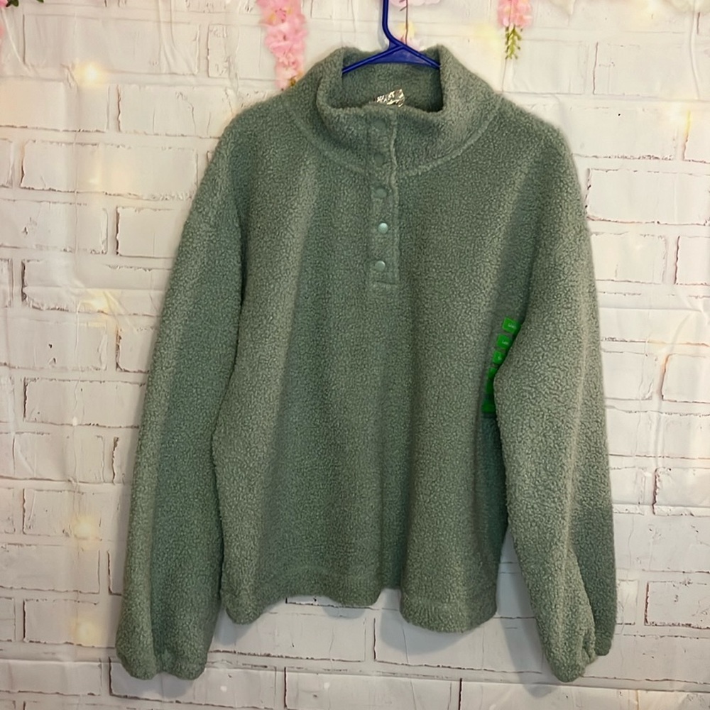 Berkeley Jensen boucel quarter snap Sherpa. Multiple sizes. NWT.